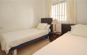 Posteľ alebo postele v izbe v ubytovaní Amazing Apartment In La Cala De Mijas