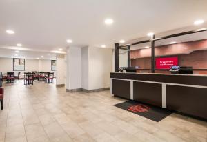 a lobby with a restaurant with tables and chairs at Red Roof Inn Chester in Chester