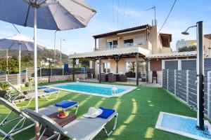 Bazén v ubytování Nikos Dimitra Luxury Home BY APOKORONAS-VILLAS nebo v jeho okolí