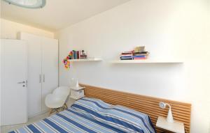 En eller flere senge i et værelse på 2 Bedroom Cozy Home In Porto Santelpidio