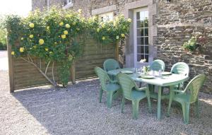 Φωτογραφία από το άλμπουμ του Cozy Apartment In Roz-Landrieux σε Roz-Landrieux