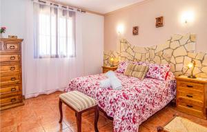 Posteľ alebo postele v izbe v ubytovaní 2 Bedroom Amazing Home In El Gastor
