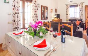 Posedenie v ubytovaní 2 Bedroom Amazing Home In El Gastor