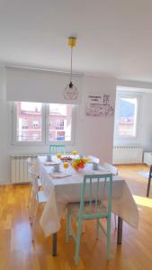 a dining room with a table and chairs in a room at APARTAMENTO LA REAL in Nájera
