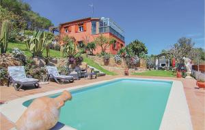 Bazén v ubytovaní Beautiful Apartment In Palamós alebo v jeho blízkosti