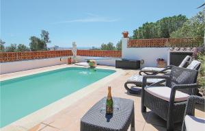 Bazén v ubytovaní Beautiful Apartment In Palamós alebo v jeho blízkosti