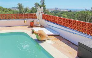 Bazén v ubytovaní Beautiful Apartment In Palamós alebo v jeho blízkosti