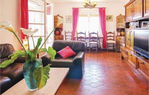 Televízia a/alebo spoločenská miestnosť v ubytovaní Beautiful Apartment In Palamós