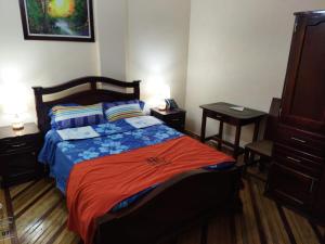 Postel nebo postele na pokoji v ubytování HOTEL VELANEZ SUITE Riobamba