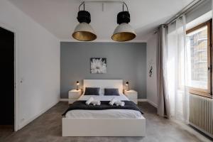 Postel nebo postele na pokoji v ubytování Les Capucins - 3 bedroom apartment near the city