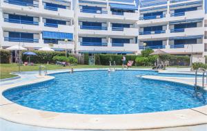 Bazén v ubytovaní Lovely Apartment In Orihuela Costa alebo v jeho blízkosti