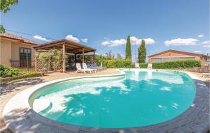 Bazén v ubytovaní Cozy Apartment In Giano Dellumbria Pg alebo v jeho blízkosti