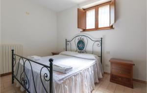 Posteľ alebo postele v izbe v ubytovaní Cozy Apartment In Giano Dellumbria Pg