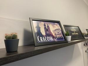 Televízia a/alebo spoločenská miestnosť v ubytovaní Discover Cracow APARThostel