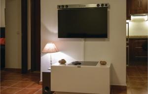 Telewizja i/lub zestaw kina domowego w obiekcie Pet Friendly Apartment