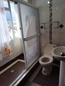 Koupelna v ubytování HOTEL VELANEZ SUITE Riobamba