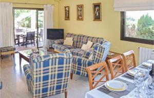 Gallery image of Cozy Home In Bahia Azul-badia Blava With Kitchen in Badia Blava