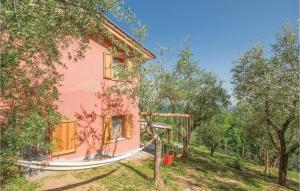 a pink house with a boat in the yard at La Casa Di Alice in Marliana