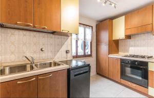 A kitchen or kitchenette at La Pila