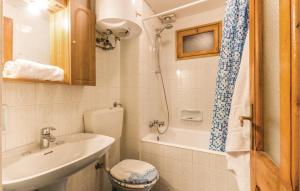 A bathroom at La Pila