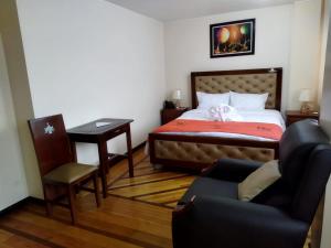 Postel nebo postele na pokoji v ubytování HOTEL VELANEZ SUITE Riobamba
