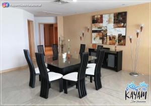 a dining room with a black table and black chairs at KAYÁM Suite Vacacional in Veracruz
