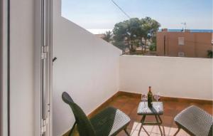 En balkon eller terrasse på Gorgeous Apartment In Cartagena With Kitchen