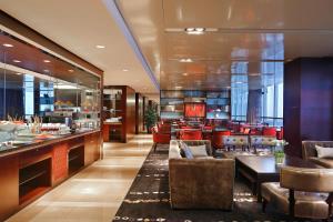 Ein Sitzbereich in der Unterkunft The QUBE Hotel Shanghai -Close to Pudong International Airport and Disney Land