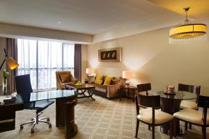 Ein Sitzbereich in der Unterkunft The QUBE Hotel Shanghai -Close to Pudong International Airport and Disney Land