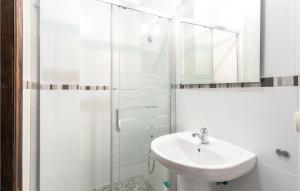 Łazienka w obiekcie 3 Bedroom Nice Home In Vélez Málaga