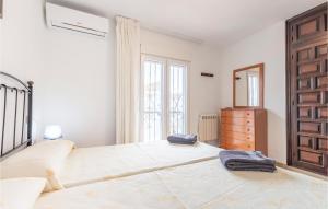 Łóżko lub łóżka w pokoju w obiekcie 3 Bedroom Nice Home In Vélez Málaga