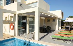 Bazén v ubytovaní Nice Home In Can Picafort With 4 Bedrooms, Wifi And Outdoor Swimming Pool alebo v jeho blízkosti