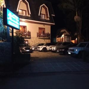 a group of cars parked in front of a building at Pousada Solar das Montanhas in Penedo