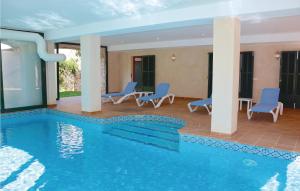 Basen w obiekcie 4 Bedroom Stunning Home In Fornalutx lub w pobliżu