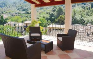 Balkon lub taras w obiekcie 4 Bedroom Stunning Home In Fornalutx