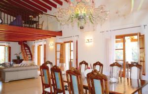 Część wypoczynkowa w obiekcie 4 Bedroom Stunning Home In Fornalutx
