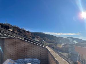 A general mountain view or a mountain view taken from Az apartmant