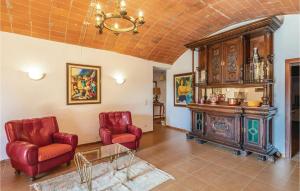A seating area at Stunning Home In Riudellots