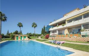 Bazén v ubytování Amazing Apartment In Marbella With Wifi nebo v jeho okolí