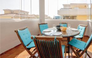 Posezení v ubytování Amazing Apartment In Marbella With Wifi + 17 fotografií