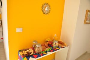 a table with food on top of a yellow wall at Domus Primavera in Scerne
