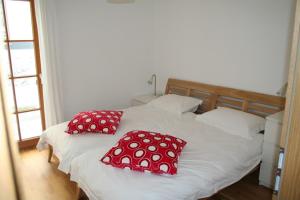 Ліжко або ліжка в номері Eva Maria 1 by SMR Rauris Apartments - inc Spa and National Summercard - near Gondola
