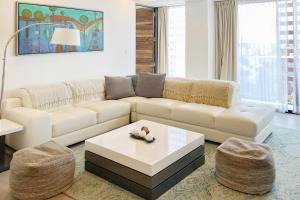 Lovely Icono Playa by Stella Rentals的休息区