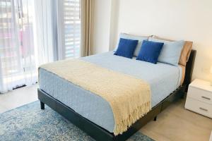 Lovely Icono Playa by Stella Rentals客房内的一张或多张床位