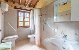 A bathroom at La Capanna - Agr,casanova