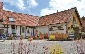 a house with a fence in front of it at Cozy Home In Senlecques With Wifi in Senlecques