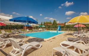 The swimming pool at or close to Corte Ponziani 3