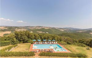 The swimming pool at or close to Monterufoli Giulia 6G Még 15 kép