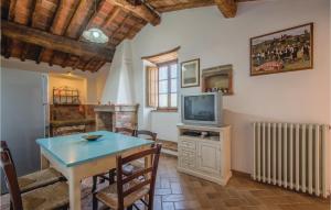 a living room with a table and a tv at Farneta in Rigomagno