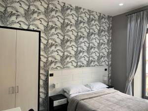 Łóżko lub łóżka w pokoju w obiekcie Parthenope Rooms